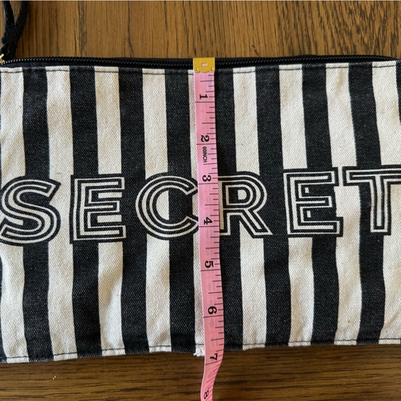 Victoria's Secret Black and White Beach bag set! - Picture 7 of 9